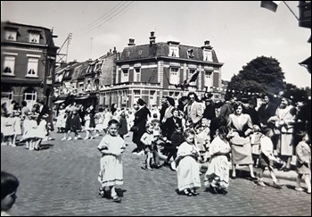 Procession09061947-08.jpg